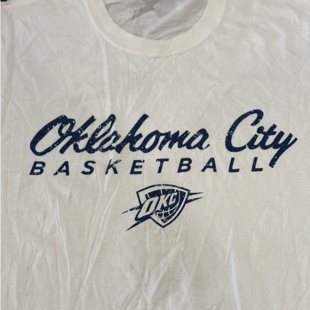 Vintage Tees - NBA Oklahoma City Thunder Graphic Tee*SZ L - Picture 2 of 5
